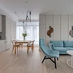 Apartment Blue Mandarin Riverside Premium Sauna & Gym