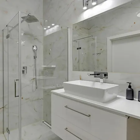 Apartment Blue Mandarin Riverside Premium Sauna & Gym