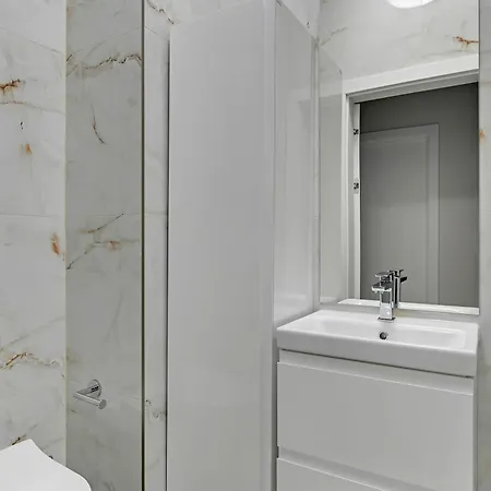 Blue Mandarin Riverside Premium Sauna & Gym Apartment